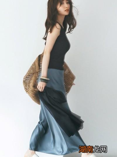 黑色衣服穿什么裤子比较好 黑色衣服配什么裤子好看