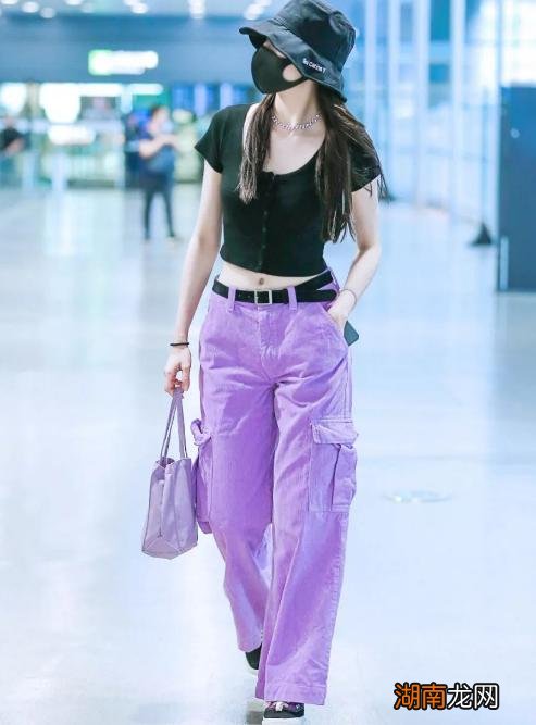 工装裤如何搭配衣服比较好看 工装裤搭配什么上衣