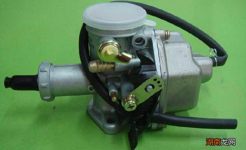 打开风门冲几次好了 摩托车加油门就熄火是什么原因引起