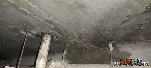 一直不处理我们自己修吗 楼上漏水问题不解决该怎么处理