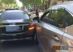 刚买新车剐蹭开到4s店修吗 新车刮蹭了报保险还是自己修