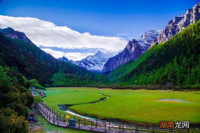 公路路边好多遗弃车不能捡 为什么川藏线遗弃的车那么多