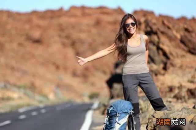 公路路边好多遗弃车不能捡 为什么川藏线遗弃的车那么多