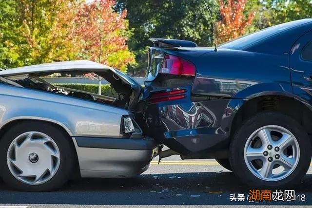 刹车失灵时应急救命绝招 自动挡汽车高速刹车失灵怎么处理