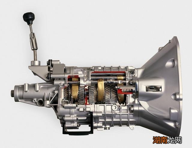 开手动挡车勤换挡好不好 为什么开车要换挡不直接加油