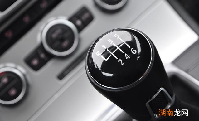 开手动挡车勤换挡好不好 为什么开车要换挡不直接加油