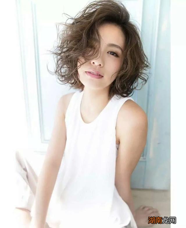 40岁女人最减龄发型 40多岁女人适合什么发型好看