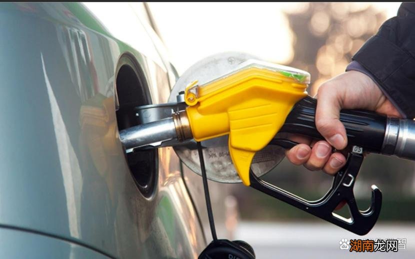 发动机故障黄灯亮了怎么解决 发动机故障标志亮灯