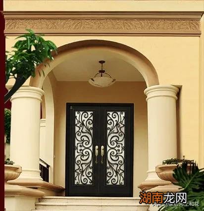 带罗马柱房子外观好看 现在农村做房子为什么喜欢用罗马柱
