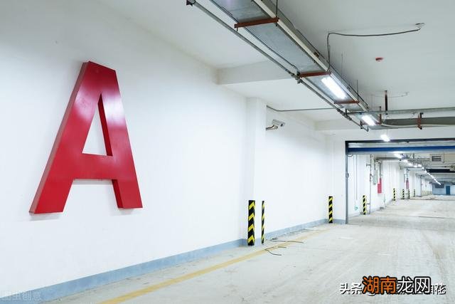 屋里地面瓷砖长期返潮妙招  农村老房子地砖返潮怎么处理