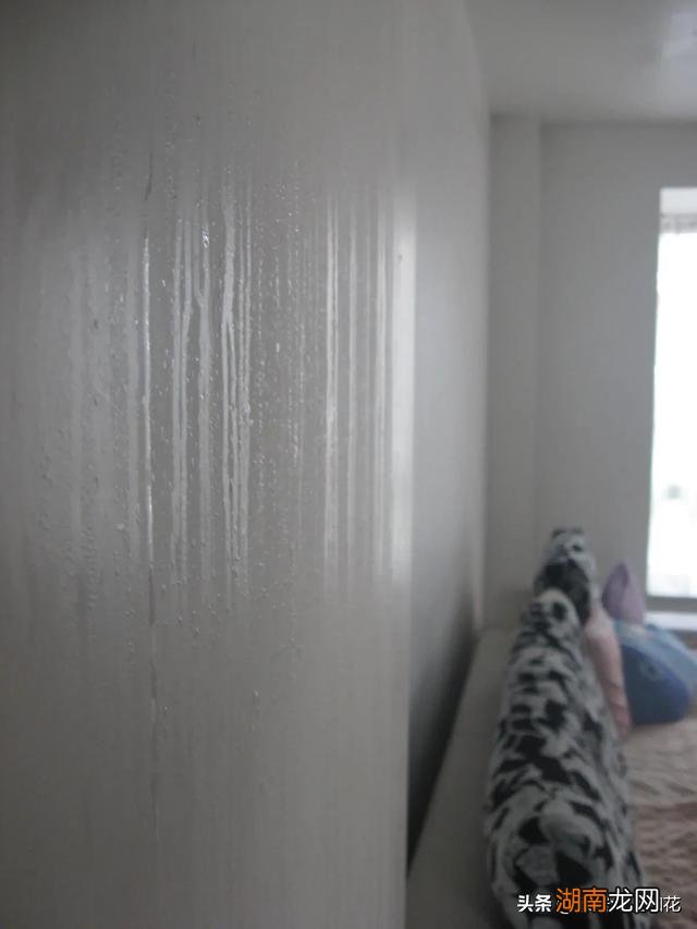 屋里地面瓷砖长期返潮妙招  农村老房子地砖返潮怎么处理