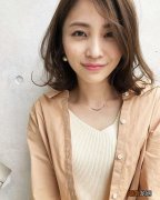 流行哪种发型显年轻 四十岁女人剪什么样的发型好看