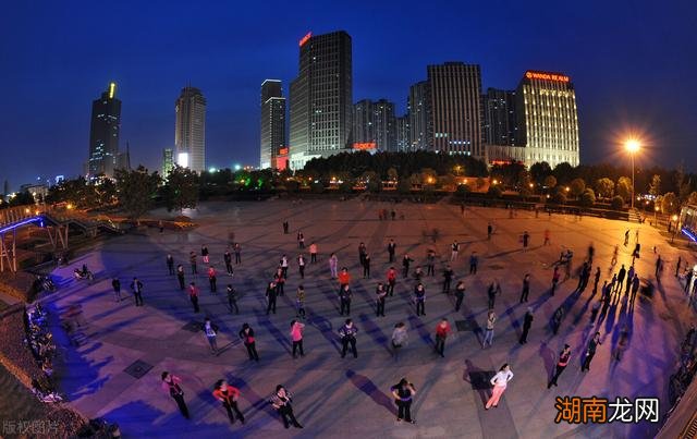 如果顶楼与二楼你怎么选择 买房只剩二楼和顶楼买哪个