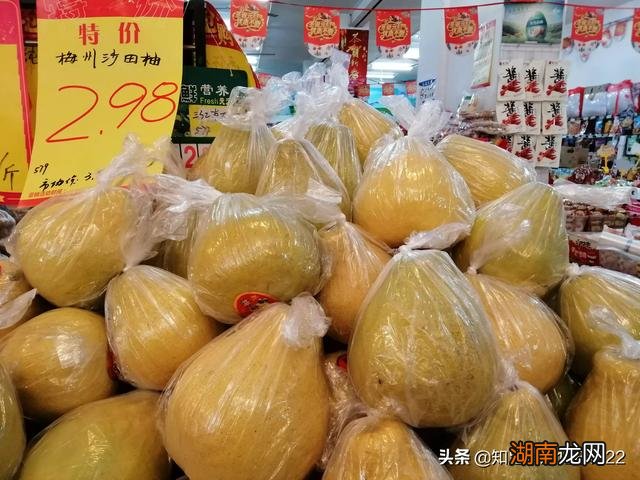 怎么挑选优质的甜柚子水分大甜 柚子如何选择又嫩又甜