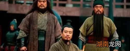 为什么“少不看水浒,老不看三国”? 少不读水浒老不读三国