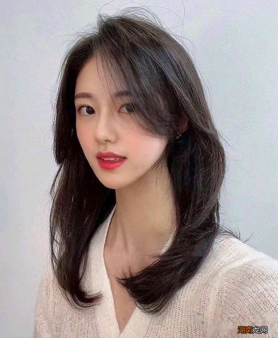 2022年最新圆脸女生减龄造型 圆脸适合什么发型女