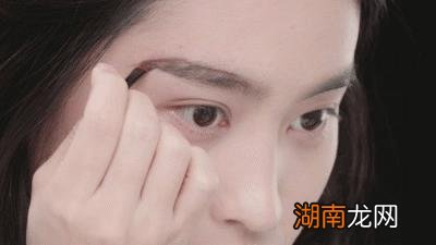 生活中应怎么学着画淡妆 日常淡妆化妆的正确顺序