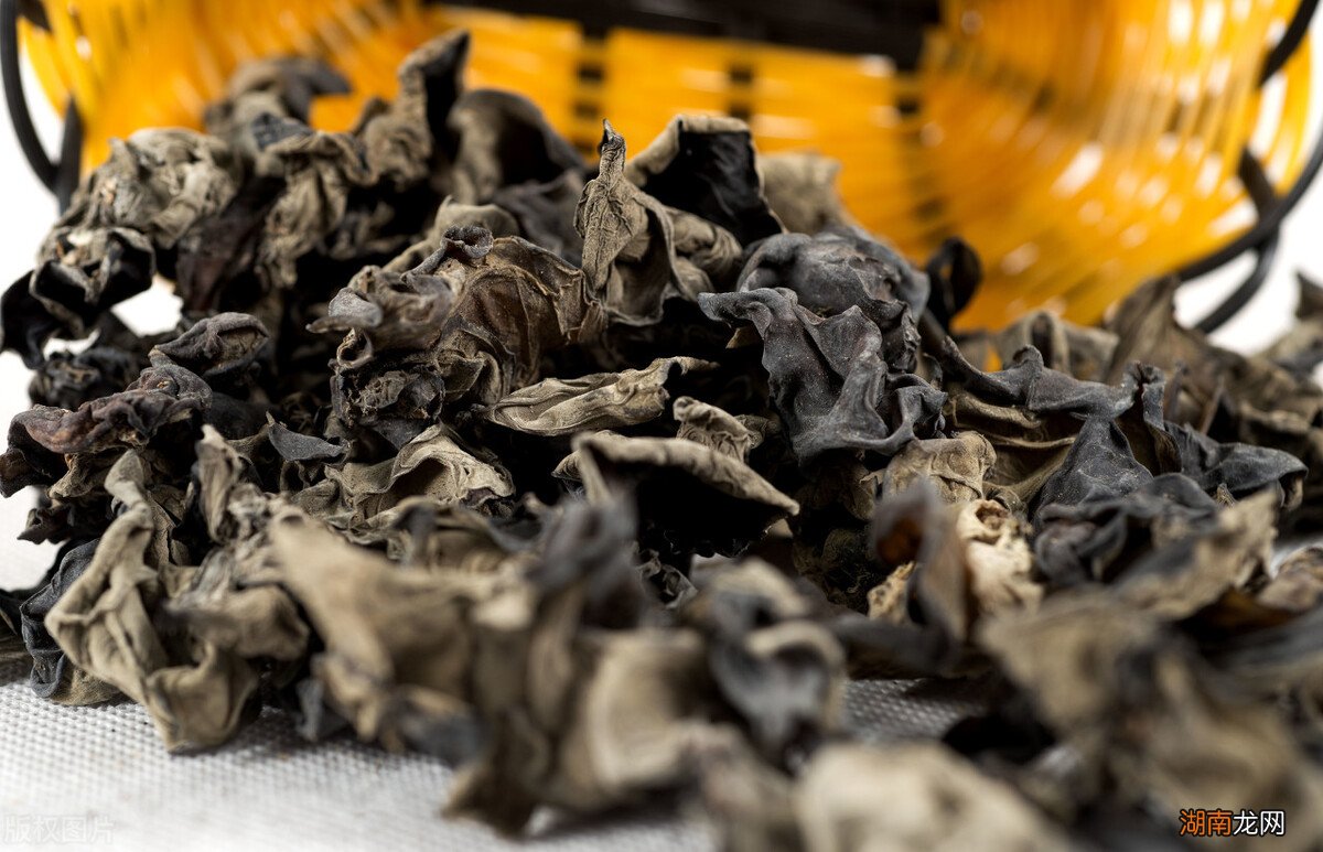 泡发的木耳可以隔夜吗 木耳泡发后放冰箱第二天能吃吗