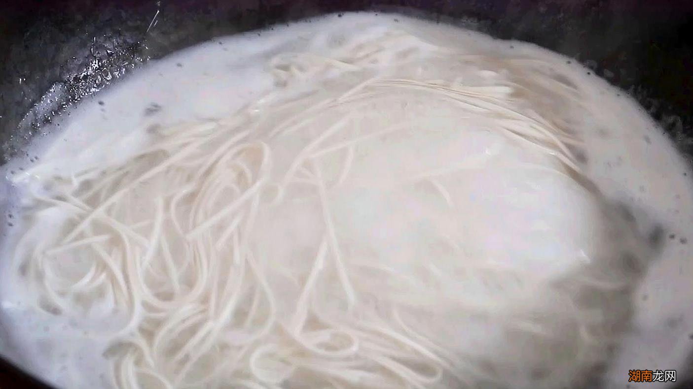 煮面条的方法和步骤 煮面条是冷水下锅还是热水下锅