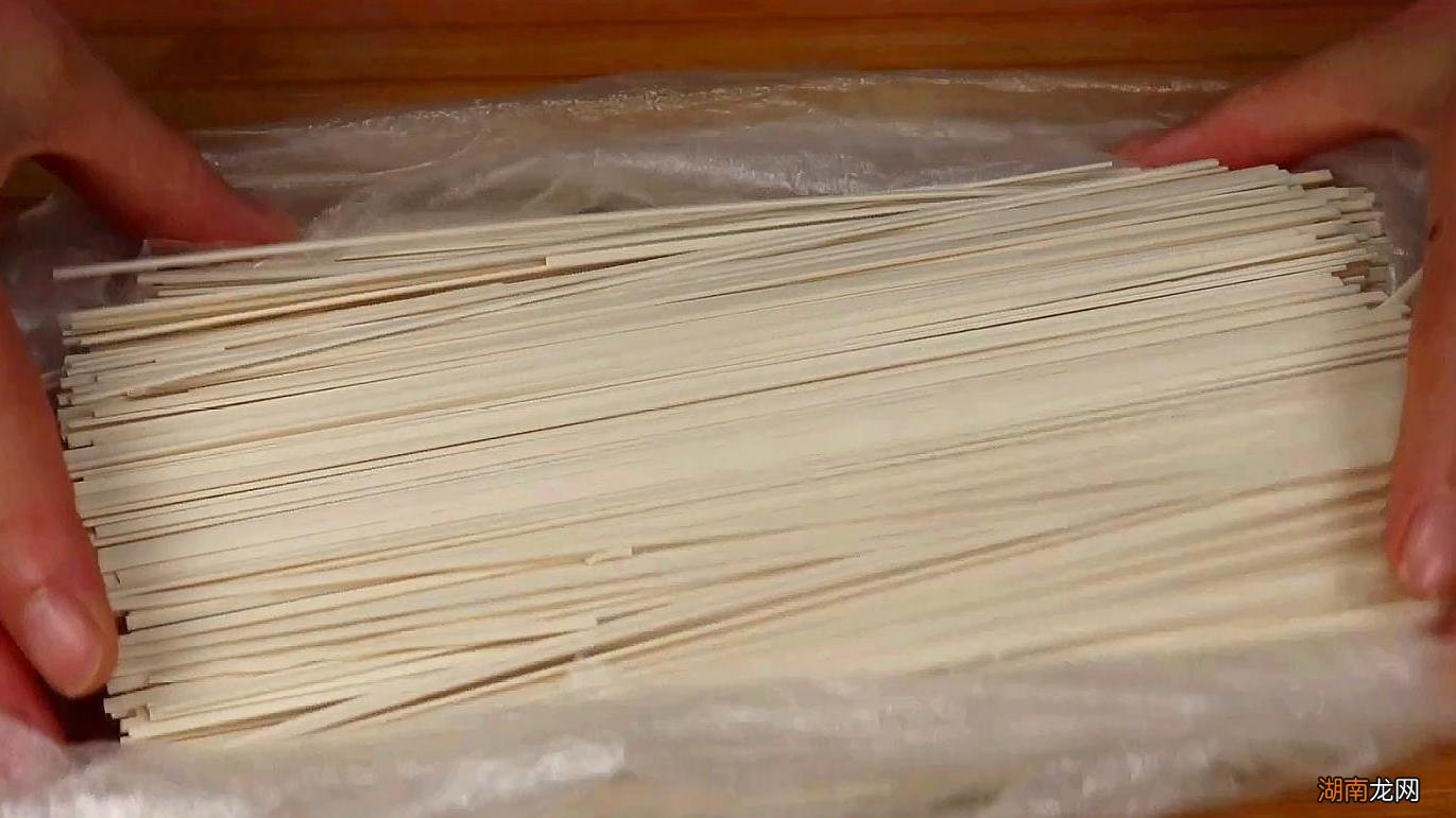 煮面条的方法和步骤 煮面条是冷水下锅还是热水下锅