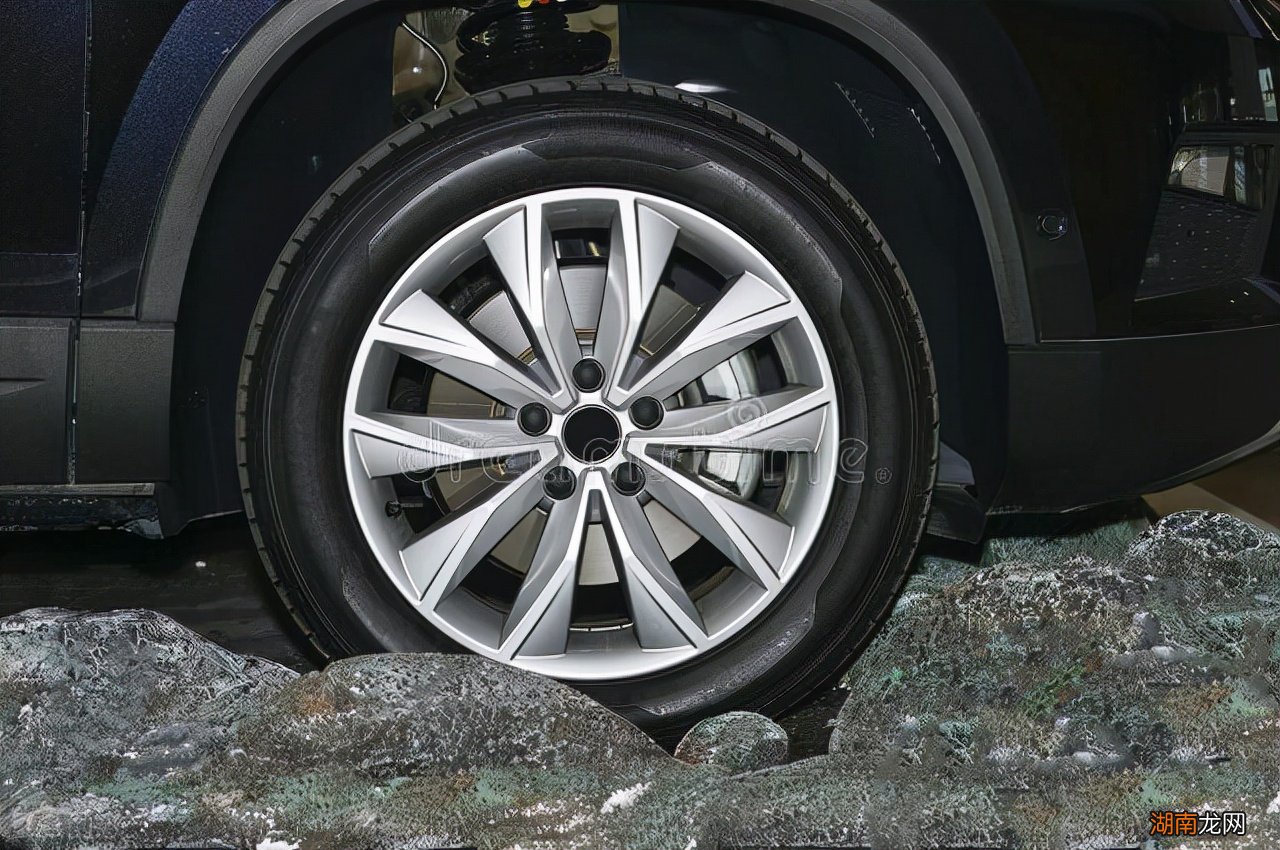 一般汽车轮胎可以行驶多少公里 汽车轮胎可以用几年