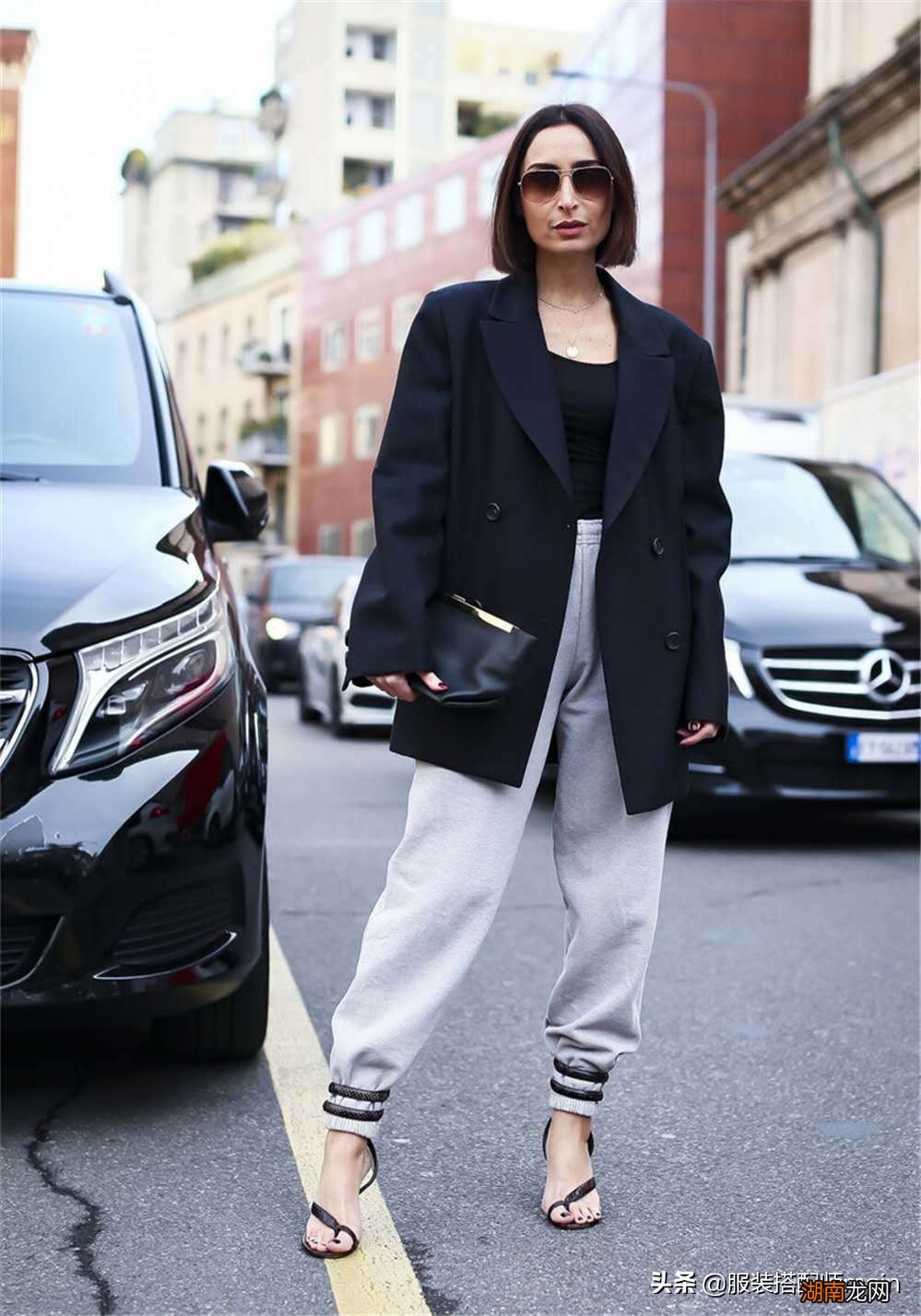 灰色裤子怎么搭配最佳图片 灰色裤子配什么颜色上衣好看