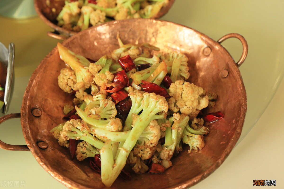 菜花炒肉炒的的时候需要焯水吗 花菜要焯水再炒吗