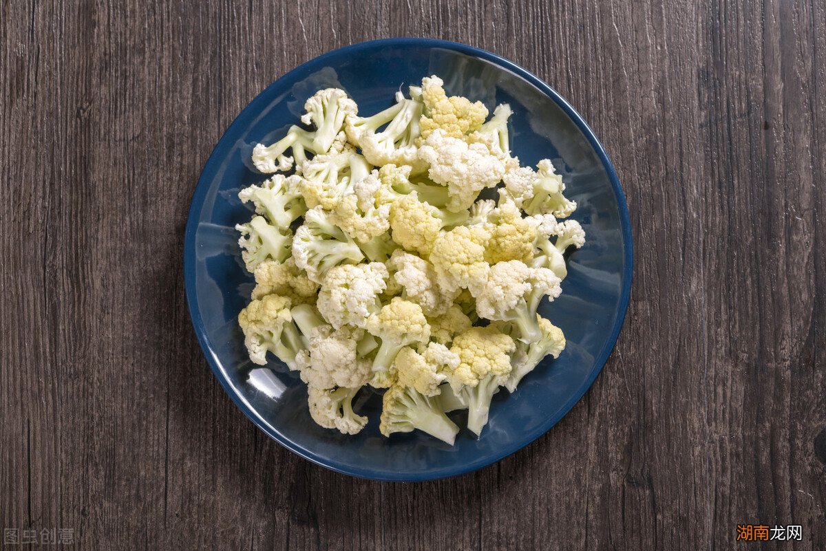 菜花炒肉炒的的时候需要焯水吗 花菜要焯水再炒吗