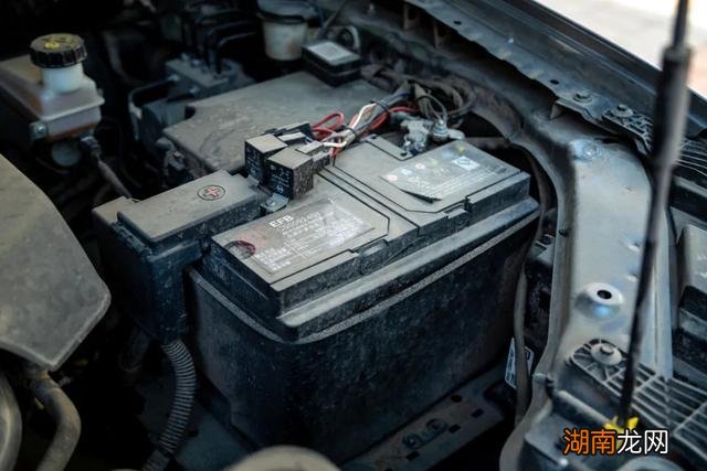 汽车电瓶如何使用得更长久 汽车电瓶没电自救方法