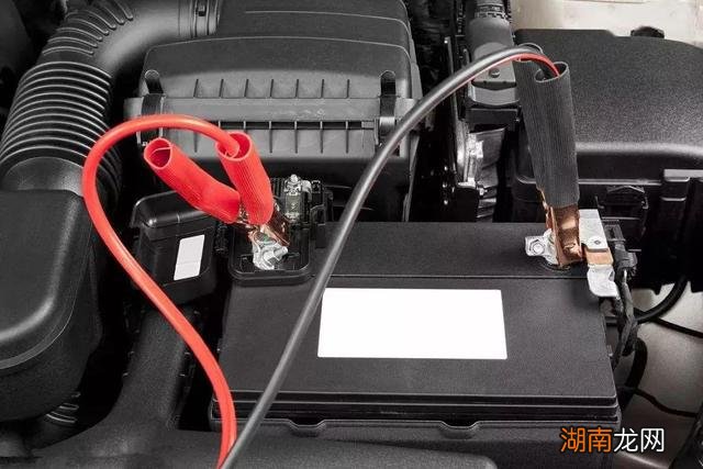 汽车电瓶如何使用得更长久 汽车电瓶没电自救方法