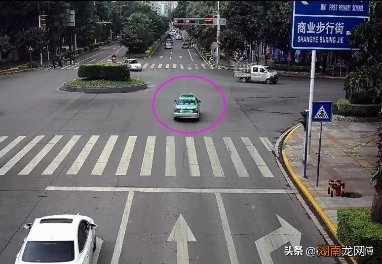 闯红灯的时候拍哪三张照片 左转弯闯红灯三张图解