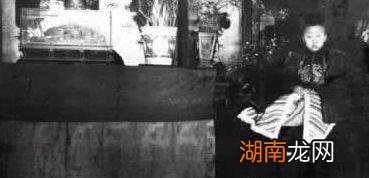 小时候宫女对他怎么做 溥仪的身体被宫女掏空是什么意思
