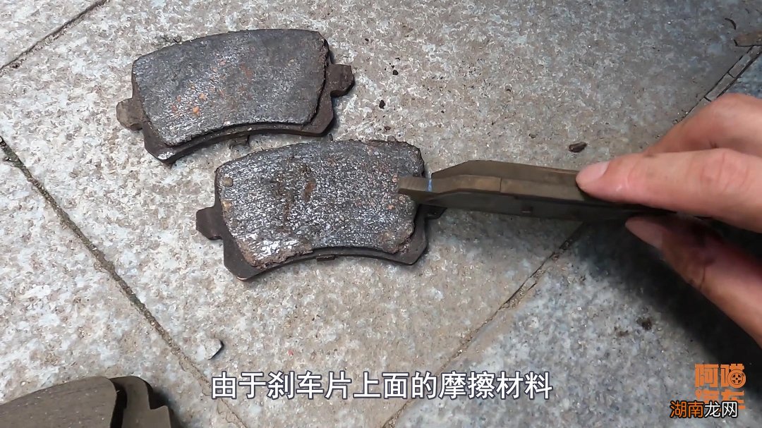 刹车盘磨损到什么程度要换图解 刹车盘多久换一次合适