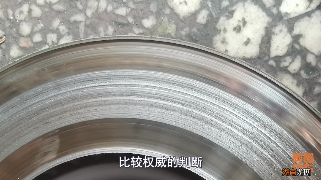 刹车盘磨损到什么程度要换图解 刹车盘多久换一次合适