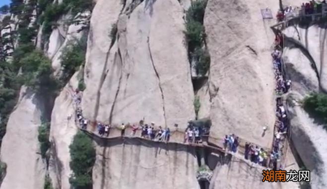 华山长空栈道一年摔死多少人 华山长空栈道死亡人数