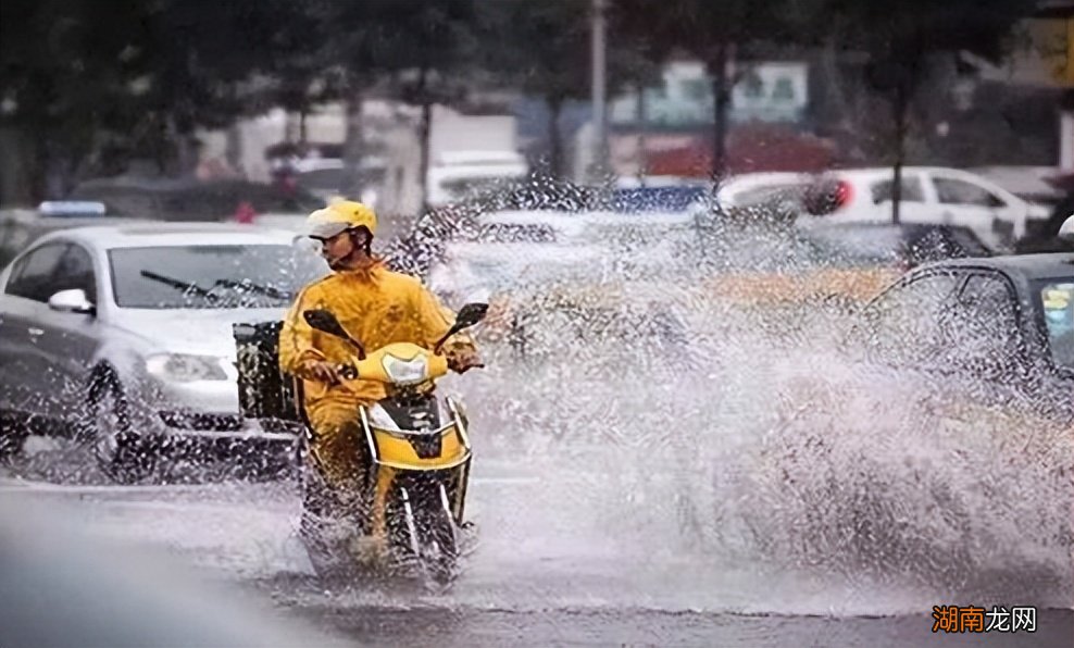 为何保安看不起外卖员呢 现在送外卖一个月多少钱