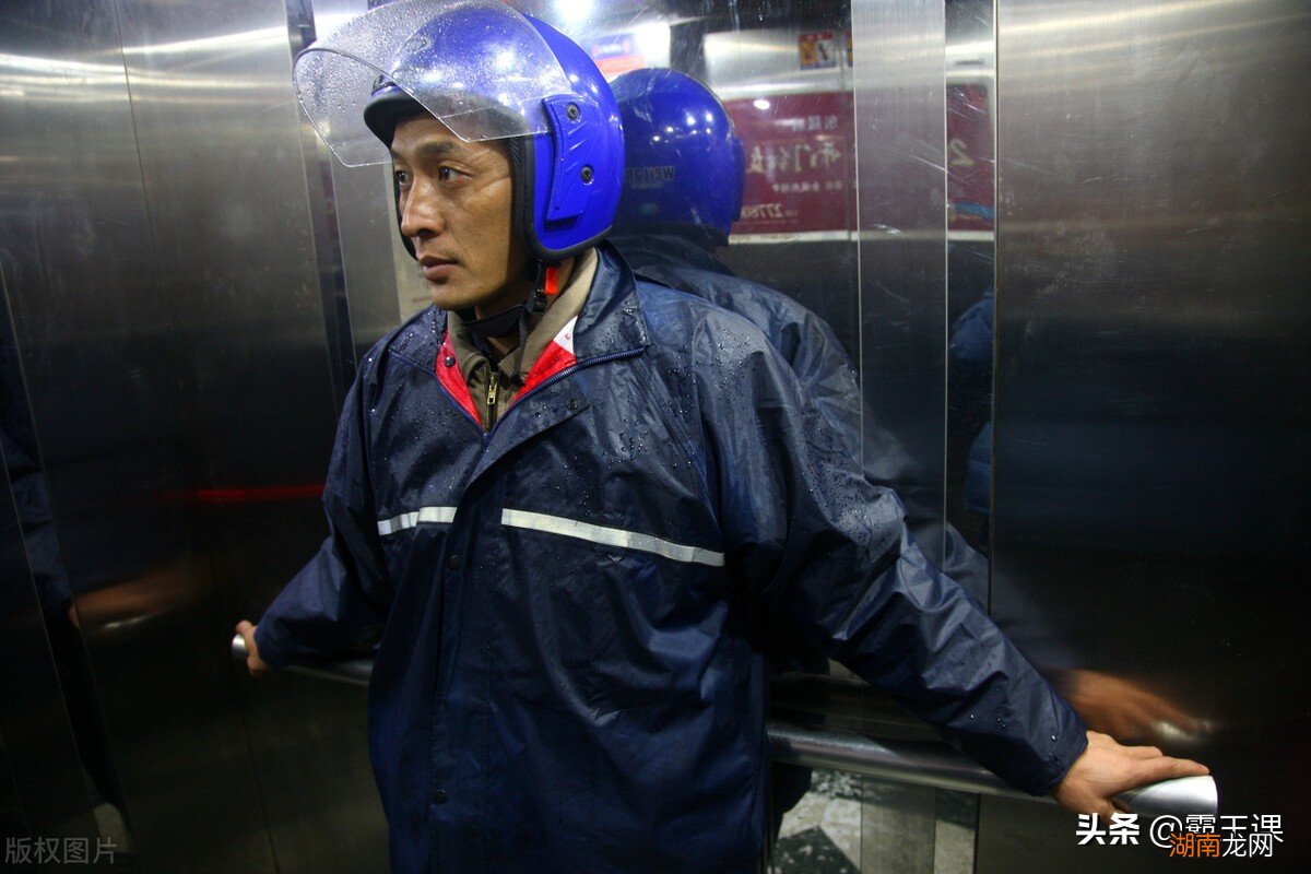 外卖骑手一个月的真实工资 外卖小哥一个月挣多少钱