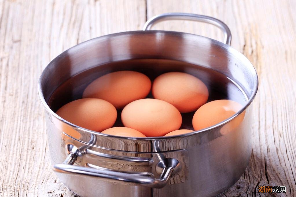 鸡蛋下锅用什么水煮比较好 鸡蛋冷水下锅还是热水下锅