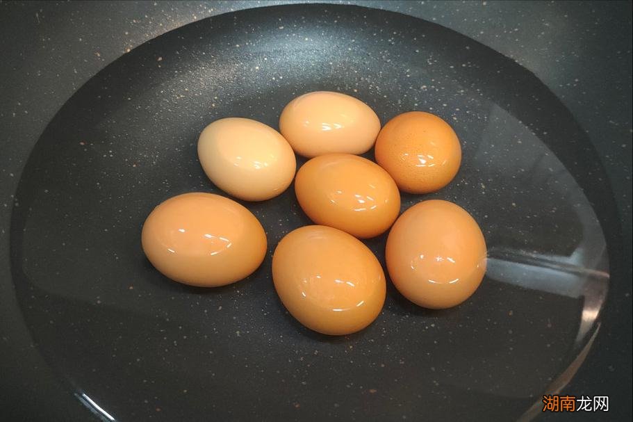 鸡蛋下锅用什么水煮比较好 鸡蛋冷水下锅还是热水下锅