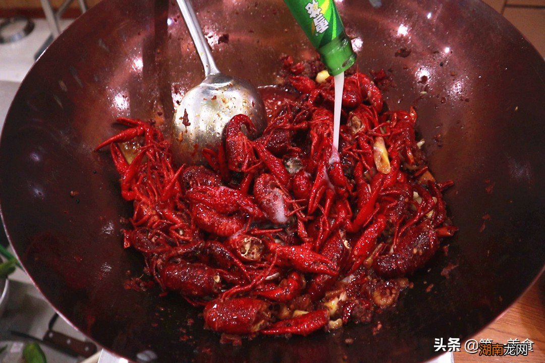 小龙虾虾黄是什么东西究竟能不能吃 虾黄是什么东西