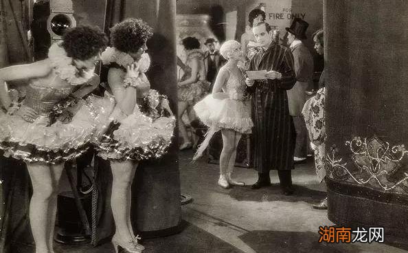 第一部有声电影叫什么 世界上第一部有声电影