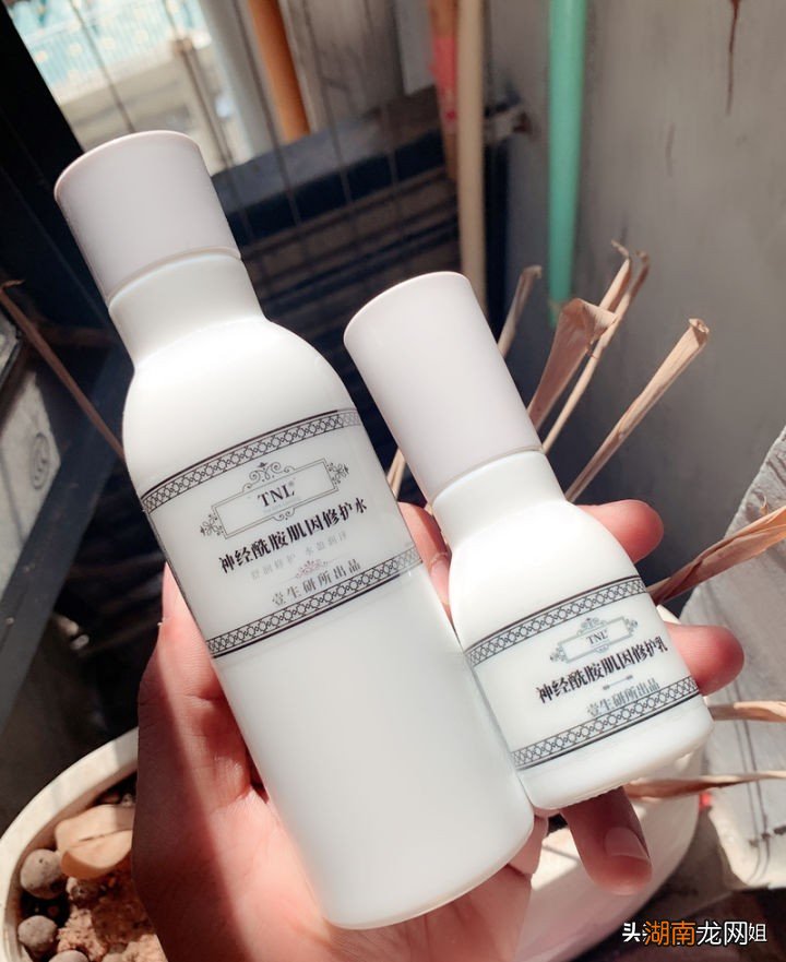 脸上起白皮的原因是什么 洗完脸后脸上起白皮怎么办