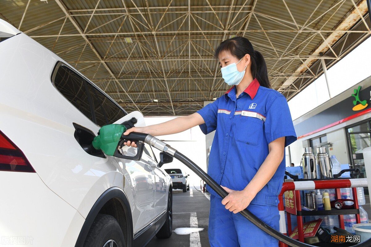 现在买汽油车还是新能源车更划算 新能源车和汽油车哪个好