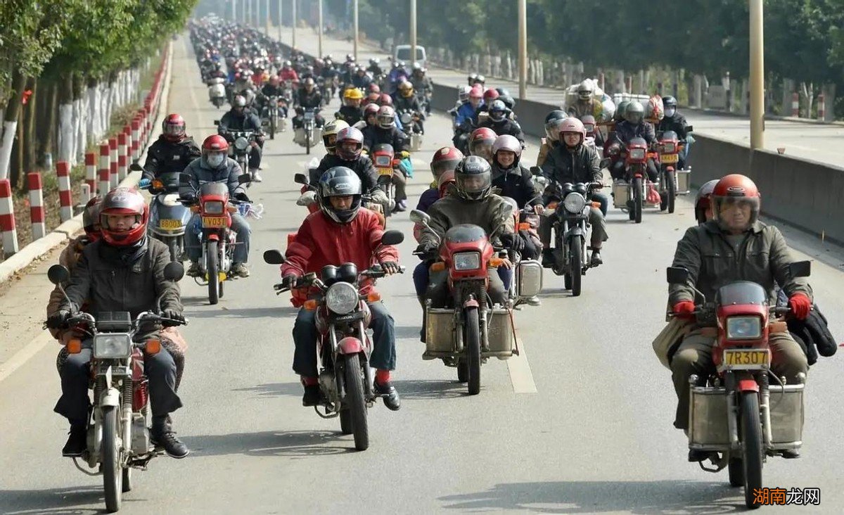 摩托车驾驶有哪些原则规定 摩托车应该在哪个车道行驶