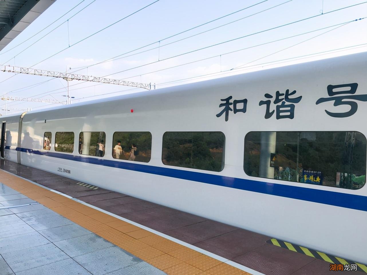 高铁买票时哪个字母代表靠窗户 高铁靠窗的位置字母是什么