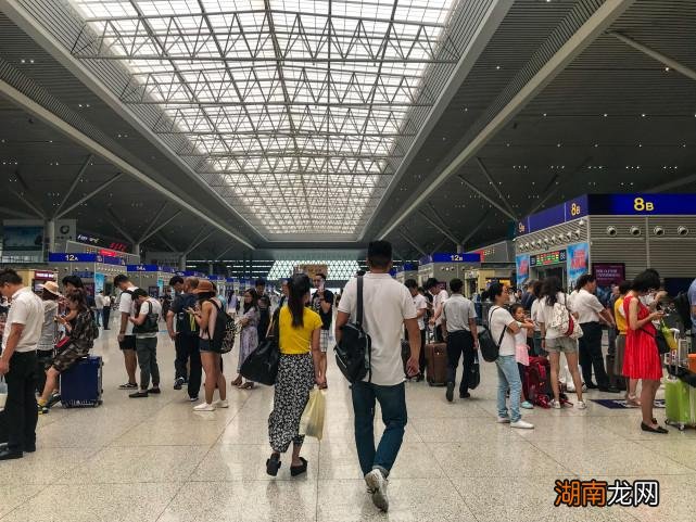 高铁买票时哪个字母代表靠窗户 高铁靠窗的位置字母是什么