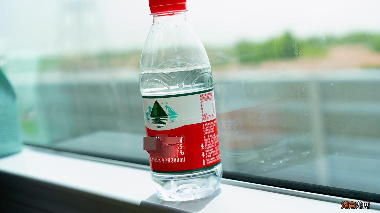 高铁买票时哪个字母代表靠窗户 高铁靠窗的位置字母是什么