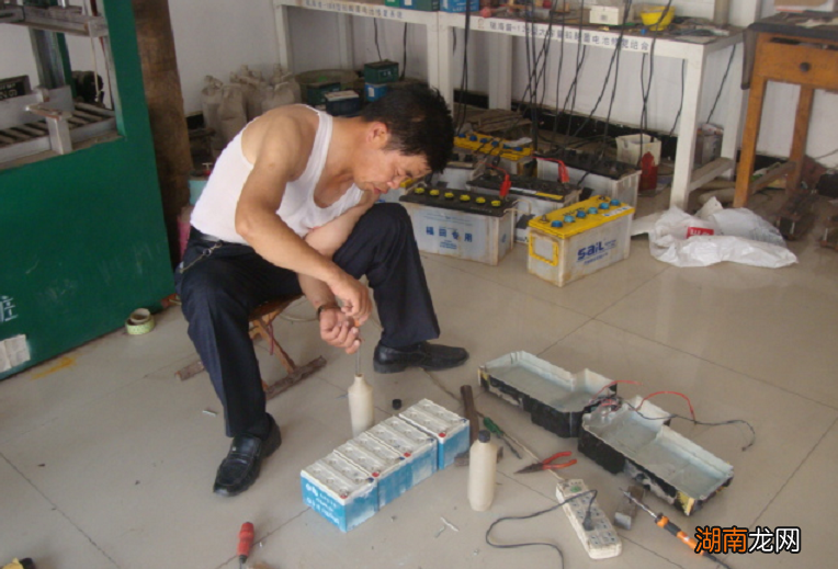 电动车不变灯充不进电怎么回事 电动车充多久能充满电