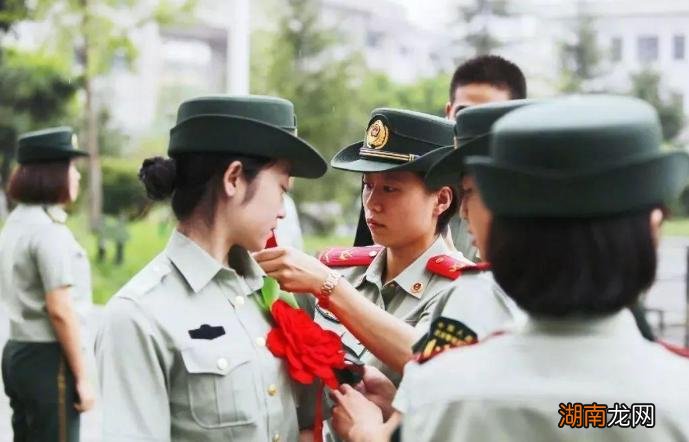 现在高中毕业当兵待遇这么好吗 当兵一个月多少工资