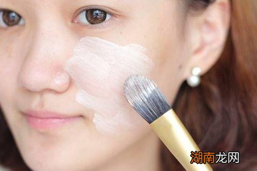 如何使用粉底液最服帖不卡粉 粉底液怎么涂效果最好